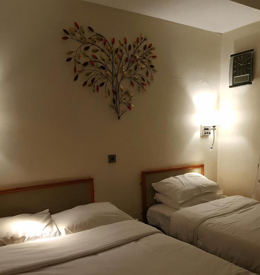 Linden Tree Bed & Breakfast Глостър Екстериор снимка